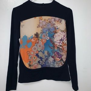 CLOSING- SEND OFFERS Navy PullOver Graphic T